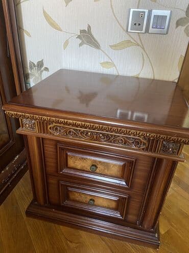 столик для кровати: Tumba — 3