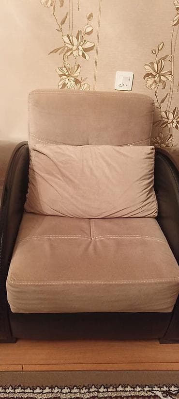 Qonaq otağı üçün yumşaq mebel dəsti - Tərkib: 1 ədəd geniş divan + 2