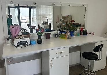 Salon, tibbi mebel: Gözəllik salonu üçün vizaj/saç ustası masası və güzgü dəsti - Geniş — 1