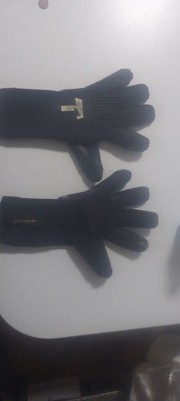 38 41 olculu rolikləri: Uniseks istifadə üçün nəzərdə tutulmuş qara rəngli əlcəklər. Bilək — 1