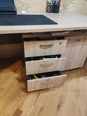 mebel işlənmiş: İşlənmiş, İşçi üçün, Dördbucaq masa — 2