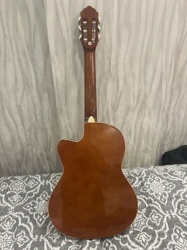 akustik gitara simi: Klassik/akustik gitara – cutaway (yuxarı deşikli) korpuslu model — 5