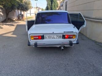 tek oturacaqlar: VAZ 2106 sedan – klassik ağ rəngli, 4 qapılı kuzov. Xüsusiyyətlər: - — 2