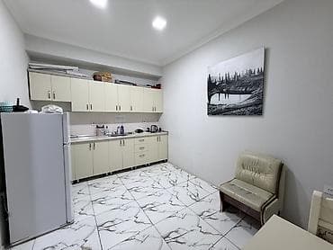 ofislər: Icarəyə/verilir: İşıqlı ofis/iş otağı - Plan: Uzunsov, ayrı qapılı — 8