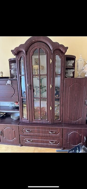 vitrin dolab: Təcili satılır! Çox səliqəli istifadə olunmuş qonaq otağı servanti — 2