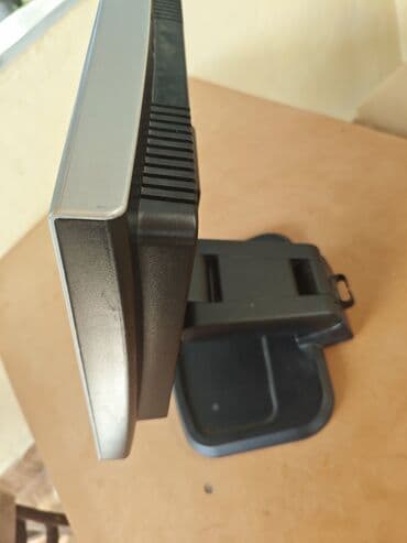 notebook hp: HP L1740 LCD monitor - Ekran diaqonalı: 17 düym (kvadrat, 5:4 format) — 2