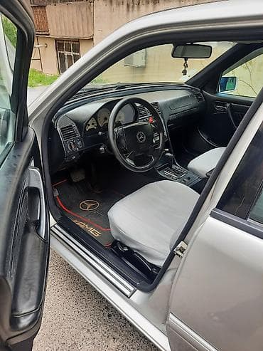mersedes amg: Mercedes-Benz C240, sedan, gümüşü rəng. - Ban növü: 4 qapılı sedan — 4