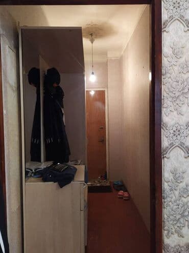 9 ci mikrorayon satilan evler: Bakı, 8-ci kilometr, 1 otaqlı, Köhnə tikili, m. Qara Qarayev, 35 kv. m — 9