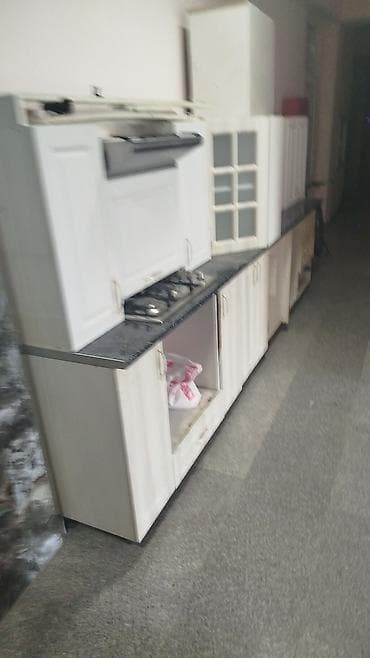 Mətbəx mebeli dəsti – L formalı, üst-altar şkaflarla Xüsusiyyətlər: - — 3