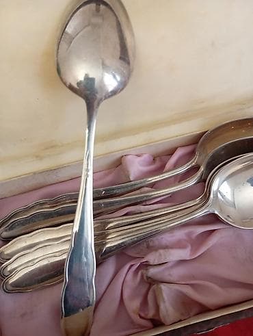 qaşıq desti: Gümüş rəngli antik üslubda stol qaşıq‑çəngəl dəsti Tərkib: - Müxtəlif — 6