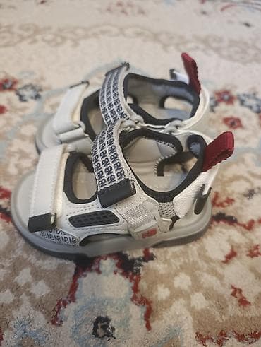 Uşaq sandal modeli - Rəng: ağ-boz, qara detallarla - Ölçü: şəkillərdə — 4
