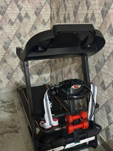 qaçış aleti teze kireditle: Qaçış trenajoru – çoxfunksiyalı ev fitnesi üçün - Rəqəmsal konsol — 4