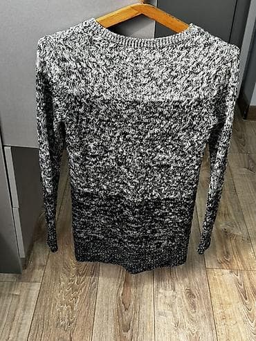 Qadın trikotaj sviter - Rəng: qara-ağ “melanj”, altdan yuxarıya doğru