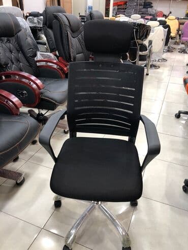 офисные кресла: Новый, С колесиками, Рукояти не регулируются, Ткань — 1