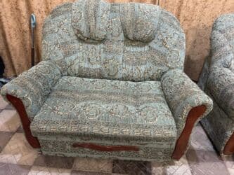 xalça yuma 1.50 azn 2025: Mini divan satılır.Yerli maldır.Səliqəlidir.Yaşıl rəngdir.Real — 7
