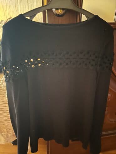 qadın köynək: 40 razmer.Yaxsi vexiyetdedir az geyinilib.80 azn alinib.17 azn — 1