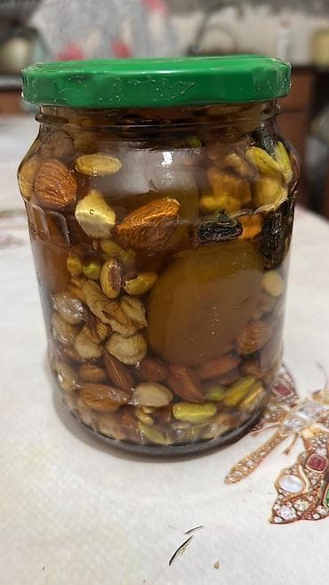 qar kureciyi: Ləpəli bal qarışımı tərkibi Qoz, fındıq, kişmiş,ərik qurusu, badam — 1