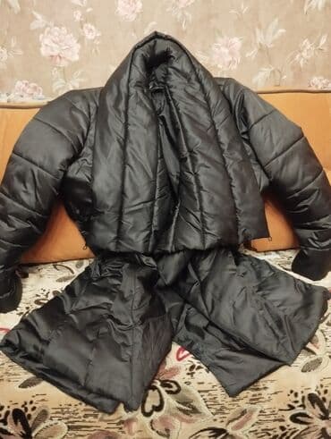 qadınlar üçün xəz palto: Qara rəngli uzun şişmə qadın palto - Model: uzun, dizdən aşağı ölçüdə — 1