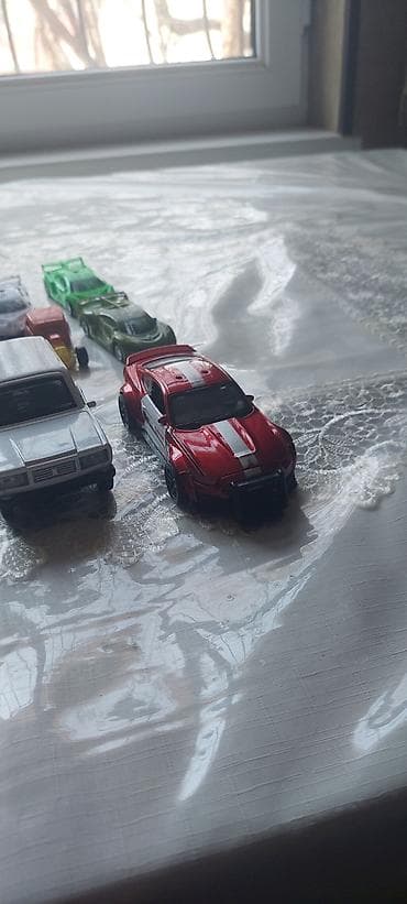 Metal oyuncaq maşınlar dəsti - Miqyas: təxminən 1:64 - Korpus: metal