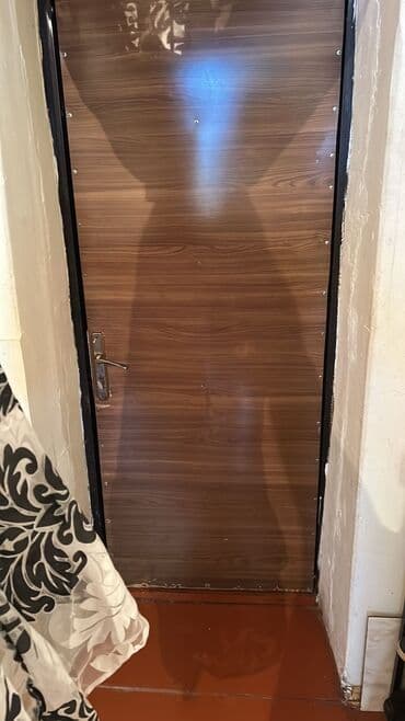 Metal giriş qapısı - Material: polad/metal lövhə - Xarici tərəfi