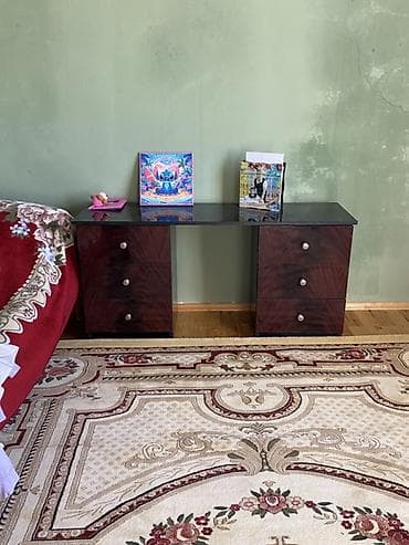 demir agac: Klassik üslubda yataq otağı mebel dəsti Tərkibi: - 2 ədəd tumbə: tünd — 5