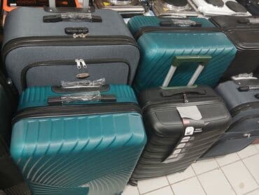 купить чемодан на колесах: Dörd təkərli səyahət çantası, möhkəm materialdan hazırlanmışdır və — 16