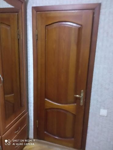 Yaxşı vəziyyətdədir. 4 ədəd şüşəli 2,05 *80 2 ədəd tualet hamam üçün