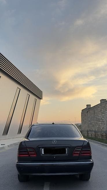 ford transit 1997: Mercedes-Benz E 220: 2.2 l | 2000 il Sedan — 5