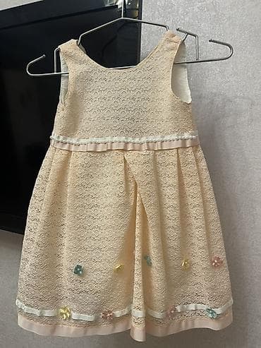 qara sade donlar: Qız uşaqları üçün bayram və mərasim geyimləri . 5-7 yaş aralığında — 2