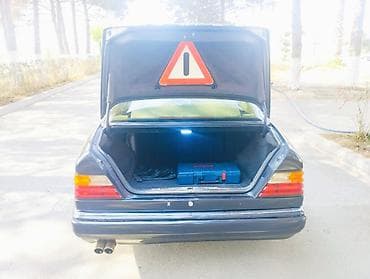 mersedes cewka: Mercedes-Benz 220: 2.2 l | 1994 il Sedan — 7