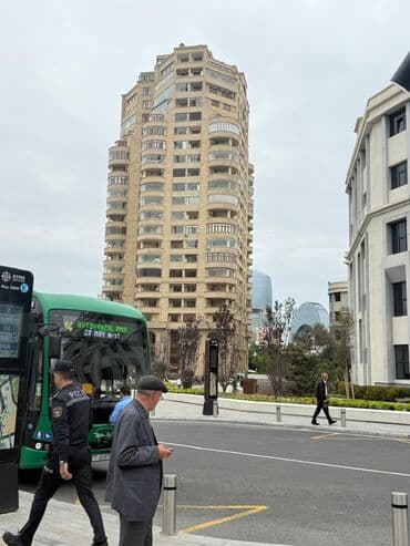 mənzil az: 🏬otaq sayı: 3 🏬ümumi sahəsi: 125 м² 🏬mərtəbə: 22/18 💵qiymət: 1200₼ — 6