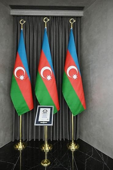 с ежедневной оплатой работа: Pub cafe ofisiant xanımlar tələb olunur.mehriban,gülərüz olsun. sakit — 1