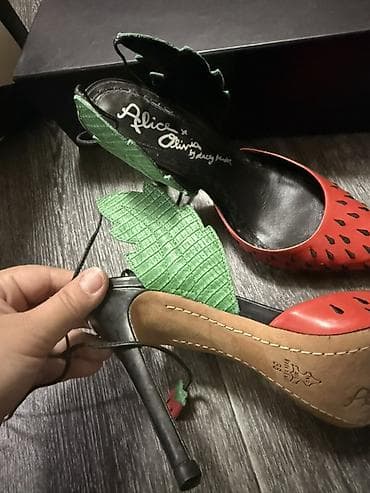 bemsa ayaqqabı: Alice + Olivia by Stacey Bendet temalı qadın stilettoları – “Çiyələk” — 3