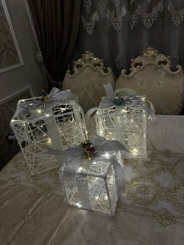 yolka isiqlari satisi: Yeni il oyuncaqları və bəzəkləri — 2