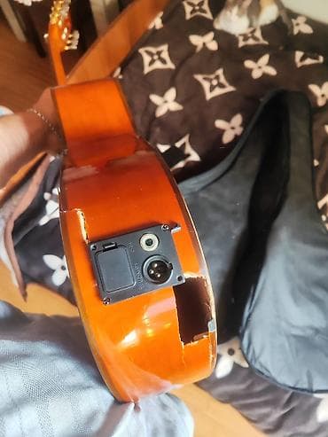 gitara tarnada: Elektro-klasik gitara – kəsikli (cutaway) korpus, 6 sim, yumşaq çexol — 2