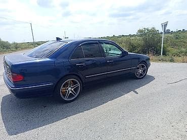 Mercedes-Benz E-sinfi sedan (W210) – tünd mavi rəng maşının yüngül lalafo.az -da Mercedes-Benz E-sinfi sedan (W210) – tünd mavi rəng maşının yüngül