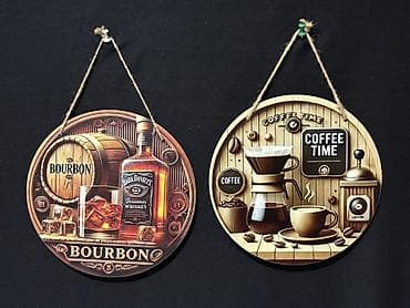 ev dekoru: Dekorativ asılqan lövhələr – “Coffee Time” və “Bourbon” temalı. İkisi — 1
