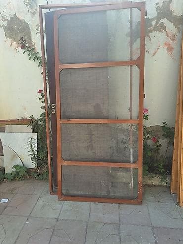 kapi: Taxta çərçivəli tor qapı - Material: möhkəm taxta karkas, incə metal — 2