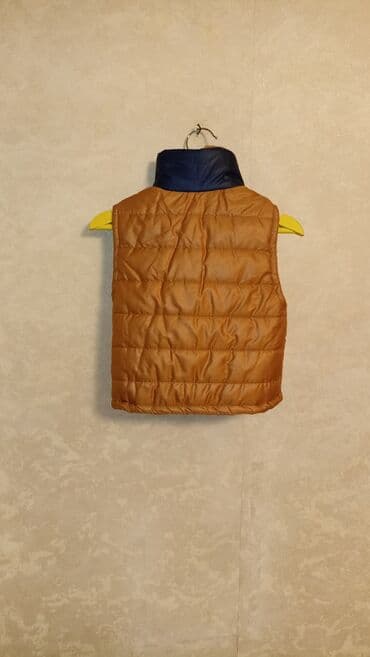 теплые детские ветровки: Uşaq üçün iki ədəd isti jilet dəsti. 1) Rəng: tünd göy–ağ–karamel — 2
