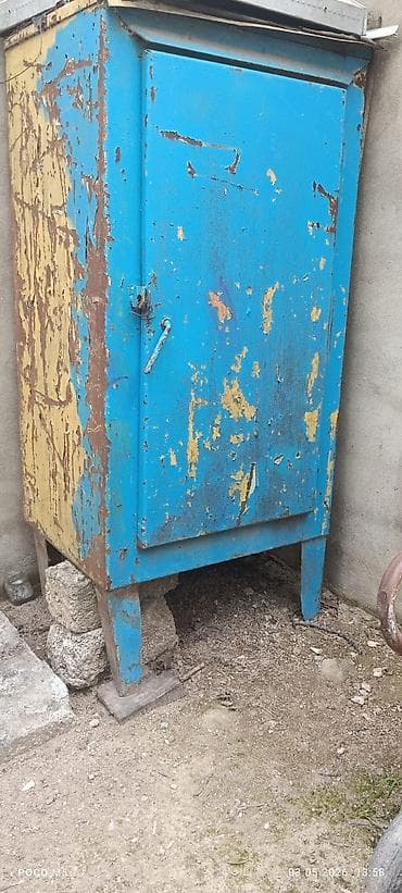 Metal alət dolabı - Material: tam metal konstruksiya, dörd ayaqlı — 4