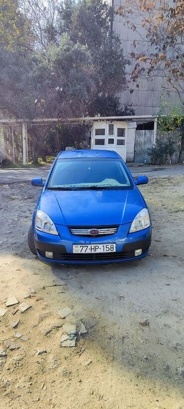 Kia Rio sedan, mavi rəng - Kuzov: 4 qapılı sedan, orijinal KIA loqolu