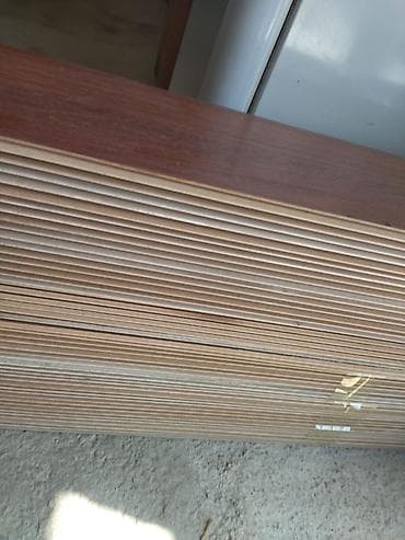 parda tul: Laminat döşəmə taxtaları – qəhvəyi/taxta teksturalı - Material: HDF — 2