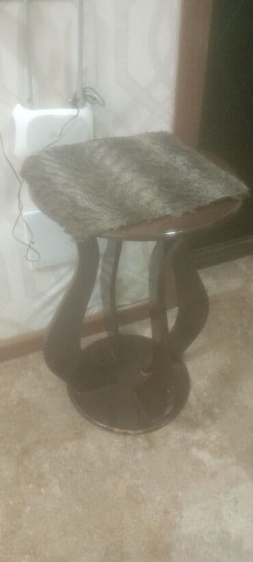 табуретки на кухню: Mətbəx/taburet dəsti - Model: kvadrat oturacaqlı taburetlər - Rəng — 1