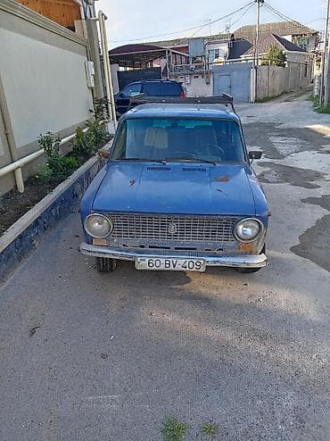 lada vaz 21011: VAZ 2102 (universal) – mavi rəngli, klassik sovet modeli. 1984 cü il — 1