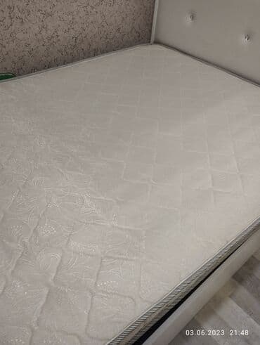 двуспальная кровать с матрасом: Продаю матрас 140/190 состояние отличное — 3