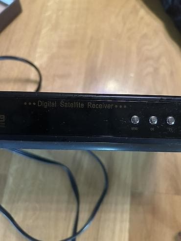 sd iptv: Dijital Peyk Qəbuledicisi (DVB) - Brend/Model: SUNNEX SN-8888 (ön — 2