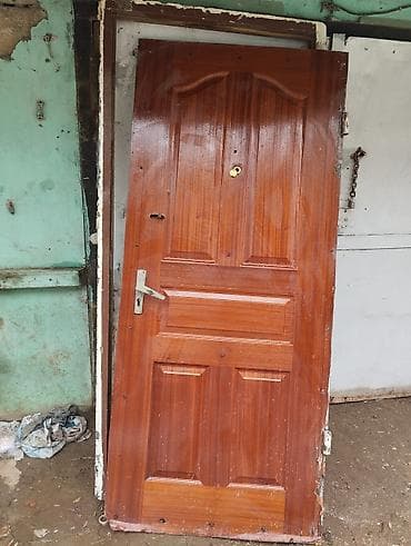 col qapı: Dəmir giriş qapısı, üzlüyü ağac teksturası ilə. İkiüzlü konstruksiya — 2