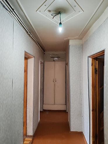 perde sederek: 3 otaqlı mənzil – mebellə - Planlama: uzun dəhliz, 3 ayrı otaq — 4
