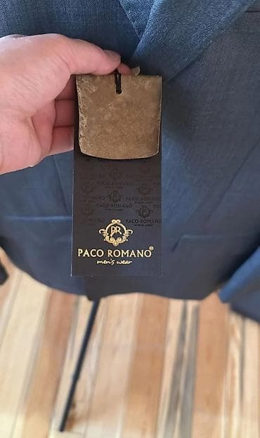 Kostyumlar: Paco Romano brendinə məxsus, boz rəngli kişi kostyumu. İtaliya — 4