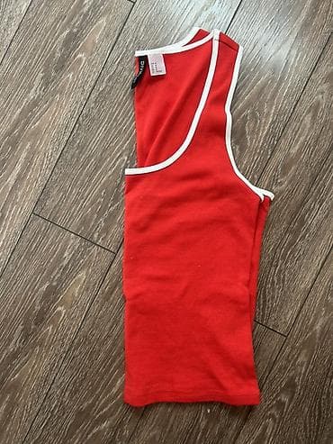 topdan geyim: H&M qadın maykası - Rəng: parlaq qırmızı, ağ kənar bəzəklərlə - — 3